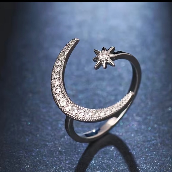 Silver Crescent Moon & Star Resizeable Ring - Picture 4 of 5